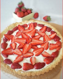 Tarta cu crema de vanilie si capsuni