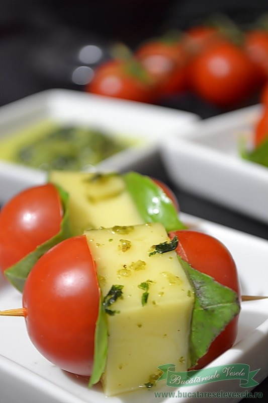Kebab cu Emmentaler si sos Pesto