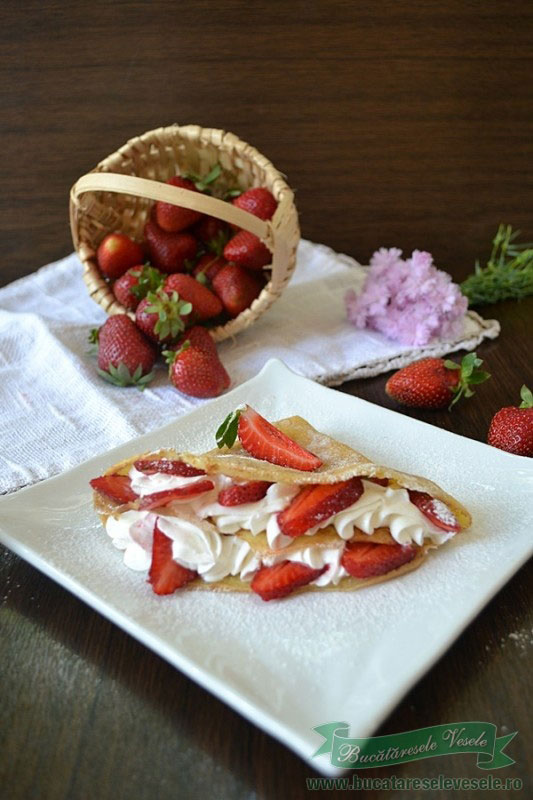 clatite-cu-crema-de-branza-si-capsuni-6