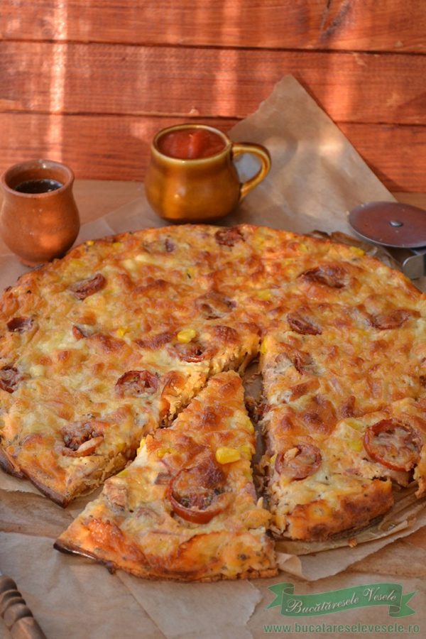 Pizza fara blat cu piept de pui si sunca