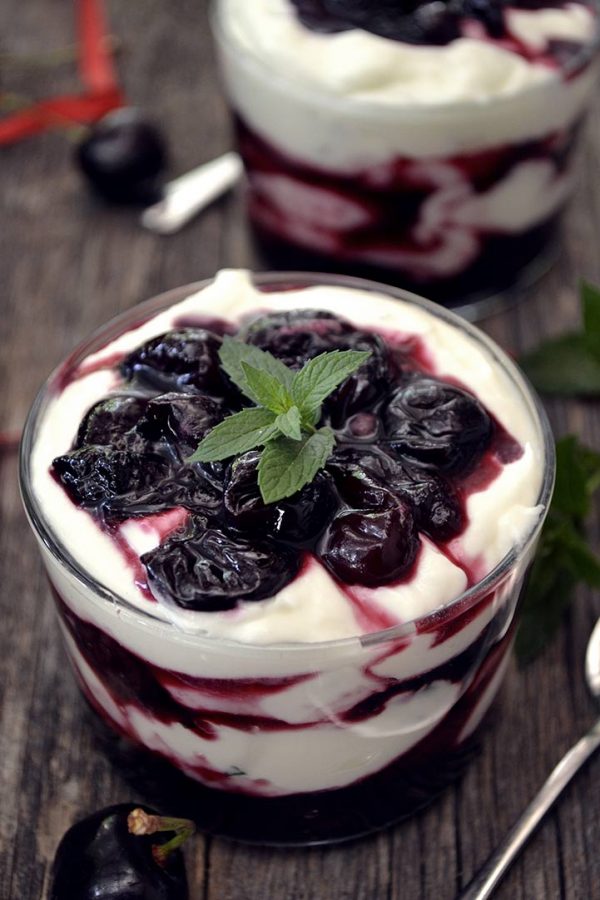 desert cu cirese si crema de branza