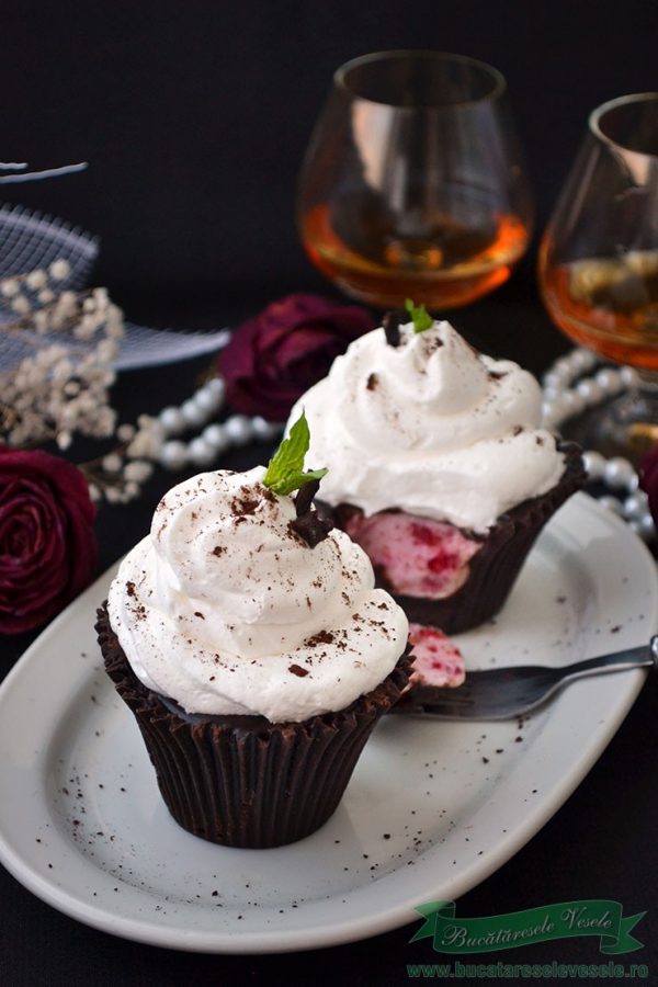 Cosulete de Ciocolata cu Crema de Zmeura