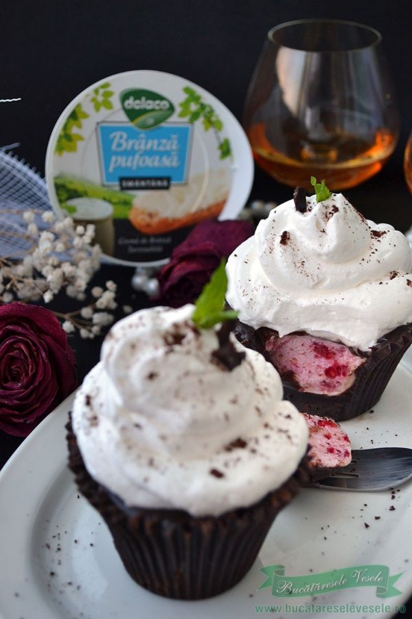 Cosulete de Ciocolata cu Crema de Zmeura