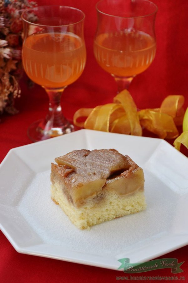 Prajitura Rasturnata cu Mere