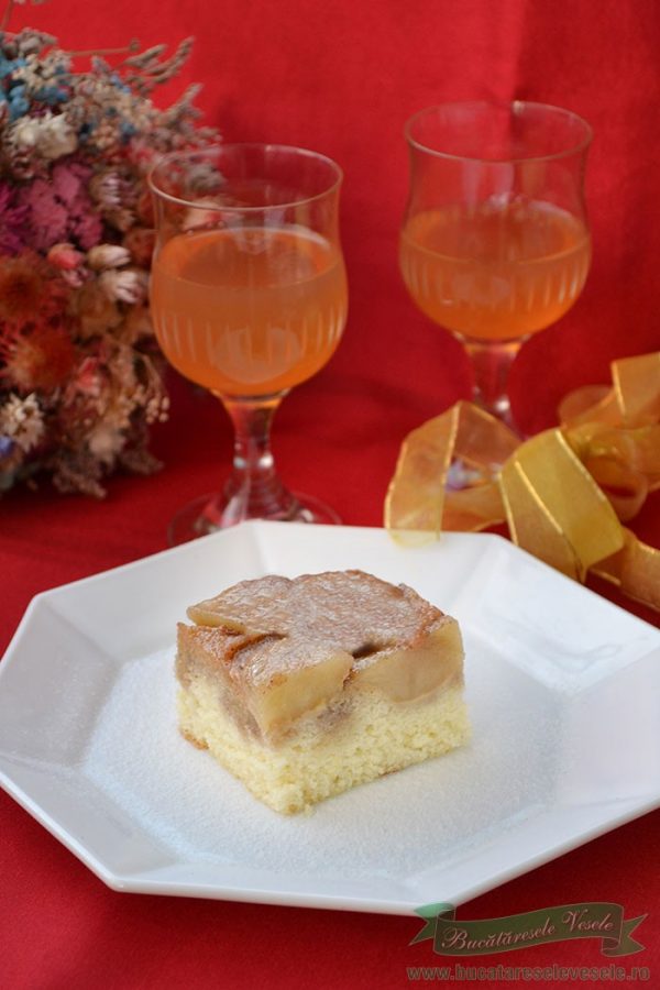 Prajitura Rasturnata cu Mere