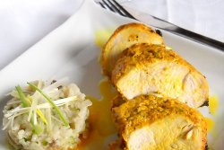 Piept de pui marinat in iaurt cu curry
