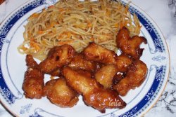 Pui chinezesc cu Miere si Spaghete Prajite- Mezes Csirke