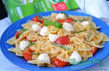 Paste Farfalle cu Rosii cherry si busuioc