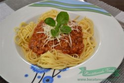 Spaghetti cu sos Bolognese