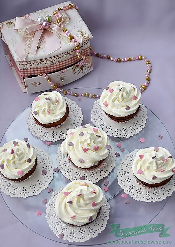 Cupcakes cu Pere si Crema de Mascarpone