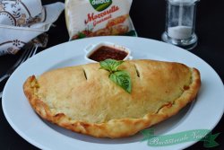 Pizza Calzone cu Sunca si Mozzarella