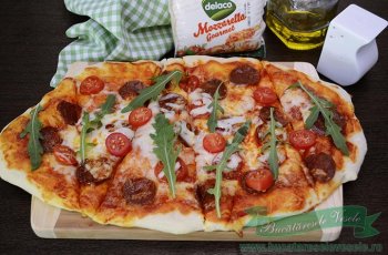 pizza-cu-chorizo-si-mozzarella
