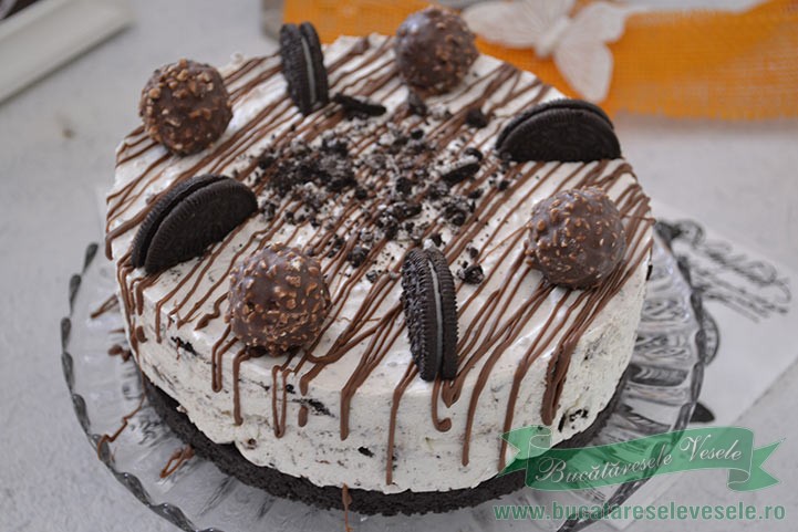 Cheesecake cu Oreo si Ferrero Rocher