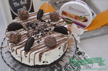 Cheesecake cu Oreo si Ferrero Rocher