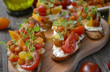 crostini cu rosii si naut