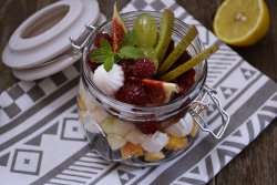 salata de fructe cu branza calcica