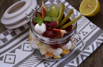 salata de fructe cu branza calcica