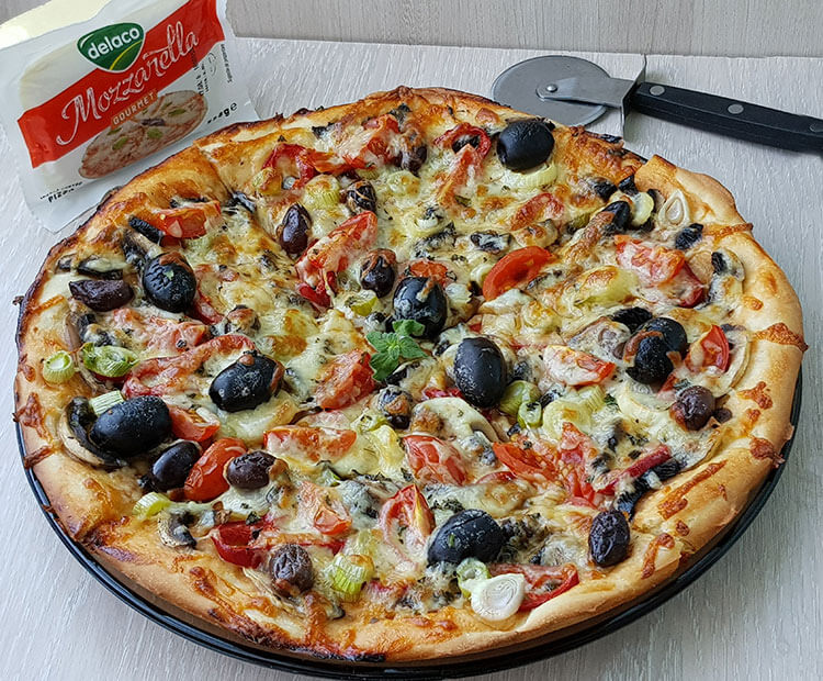 Pizza cu Ciuperci si Mozzarella