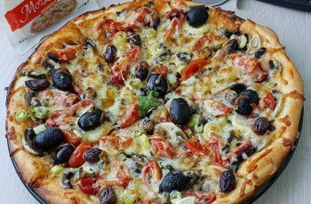 Pizza cu Ciuperci si Mozzarella