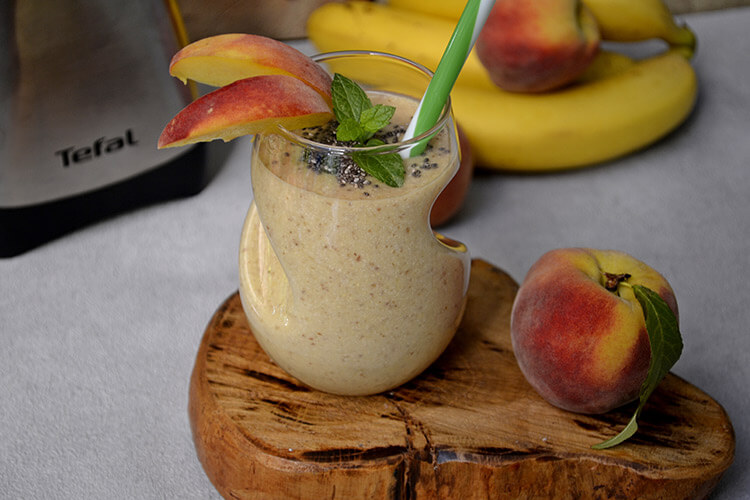 Smoothie cu banane si piersici