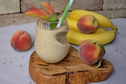 Smoothie cu banane si piersici