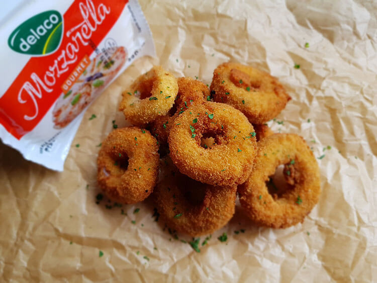 Ineluse de ceapa cu mozzarella