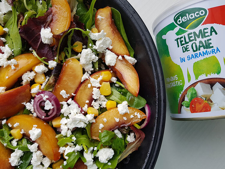 Salata de piersici cu telemea