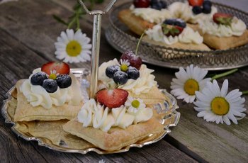 foietaj cu fructe si crema de branza