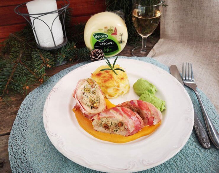 balotina de pui cu fistic si cascaval