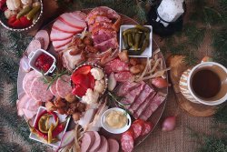 platou aperitiv cu preparate traditionale