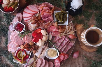 platou aperitiv cu preparate traditionale