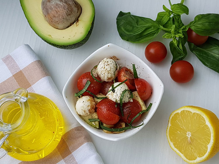 Salata cu Avocado si Branza