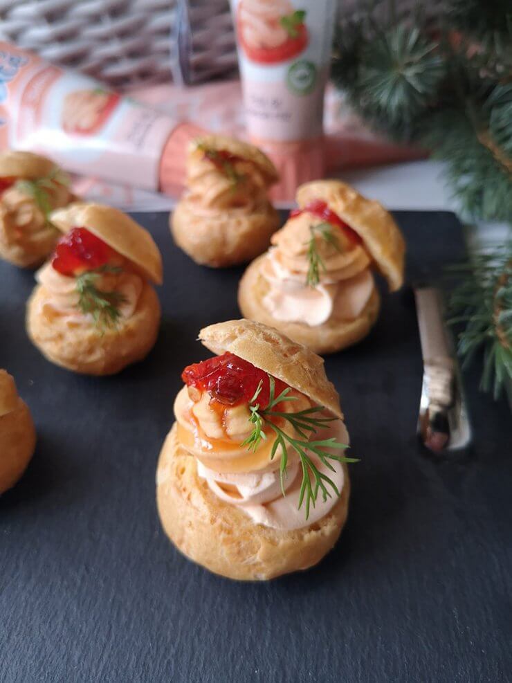 Aperitive cu pate de somon si crema de branza