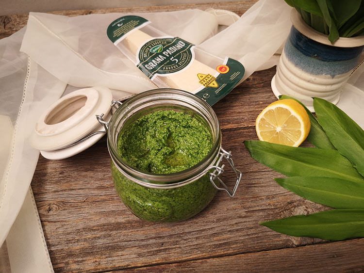 Pesto de leurda si spanac