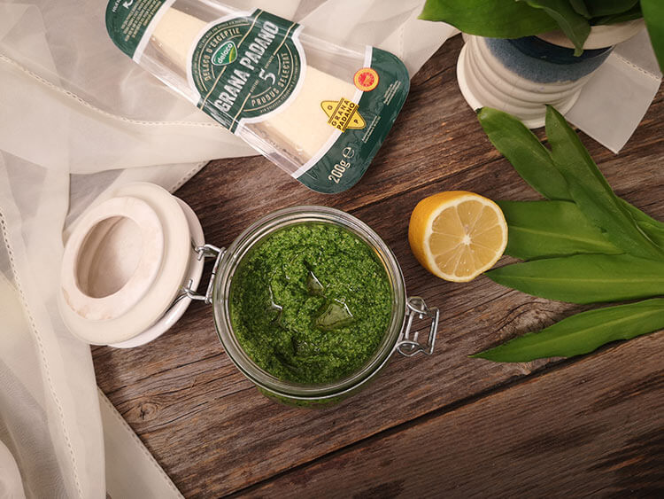 Pesto de leurda si spanac