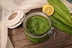 Pesto de leurda si spanac