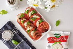 Salata caprese cu rosii si mozzarella