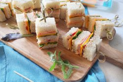 Mini sandvisuri pentru petreceri