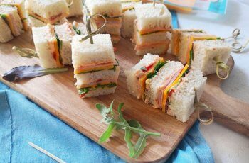 Mini sandvisuri pentru petreceri