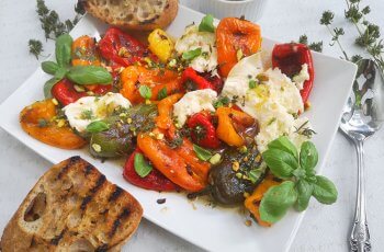 Salata de ardei copti cu mozzarella