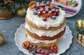 Tort foietaj cu crema de mascarpone