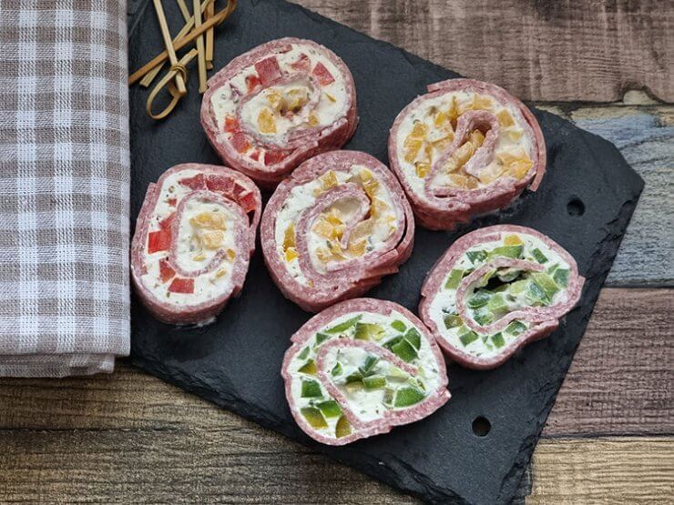 Rulada aperitiv cu branza si ardei