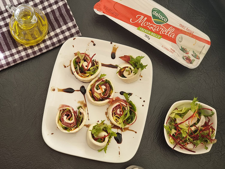 Aperitiv cu mozzarella rollo
