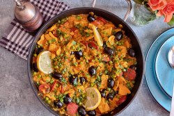 Paella cu pui si chorizo