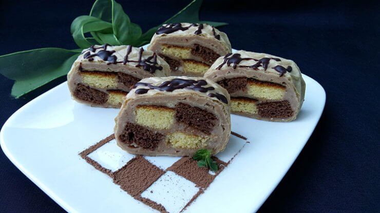 Prajitura Rulada Sah in Foi de Napolitane