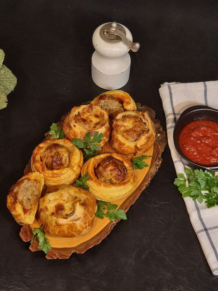 Aperitive cu carne tocata in foietaj
