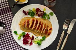 Piept de pui cu sos gorgonzola