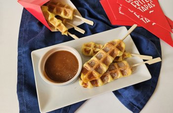 Churros copti in aparatul de vafe