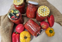 Ardei si rosii la borcan pentru mancaruri