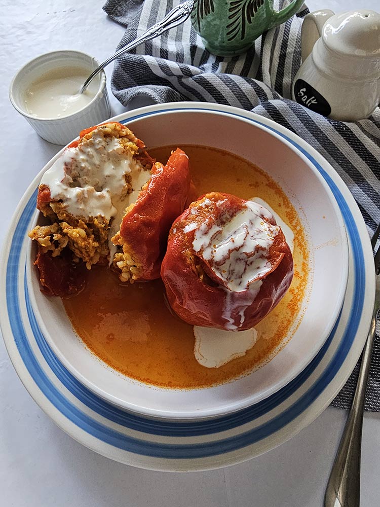 Ardei umpluti cu bulgur si carne de pasare